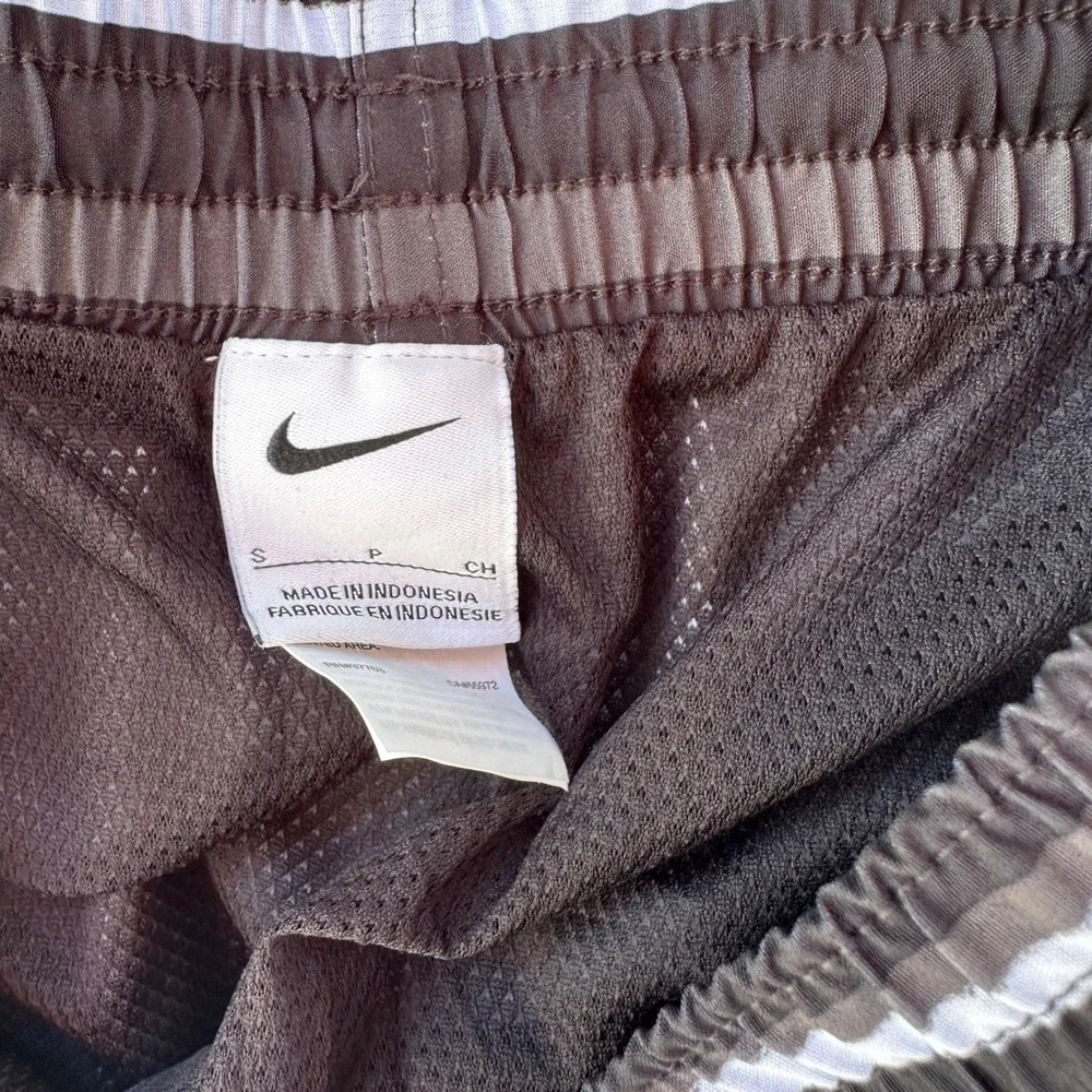 Nike Swim Mens Black Striped 9 Inch Inseam Board Shorts NESSD545-440 Size S NEW